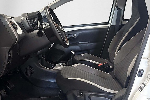 Vehicle Image 10