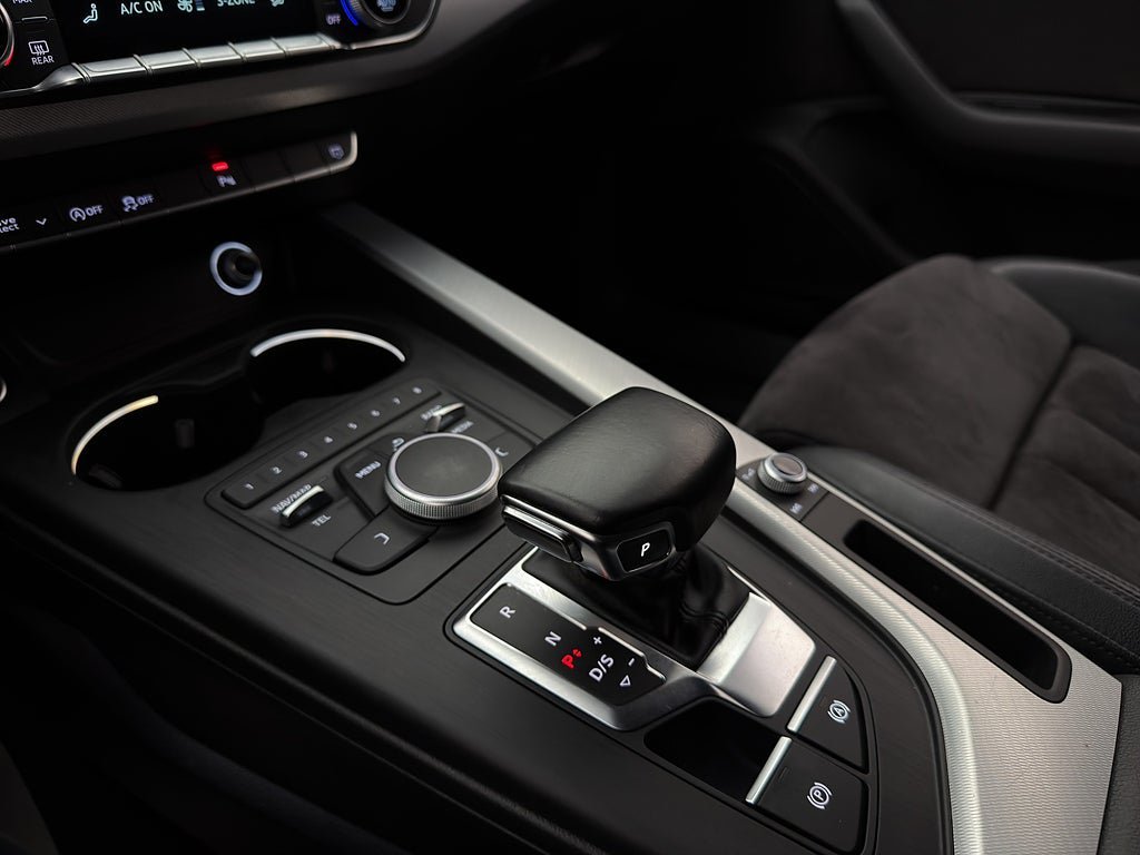 Vehicle Image 25