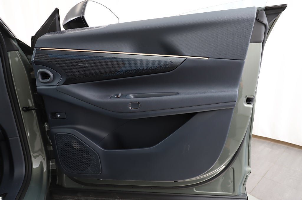 Vehicle Image 23