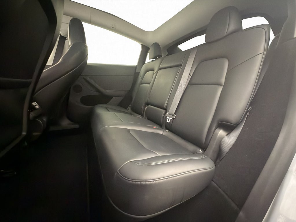 Vehicle Image 25
