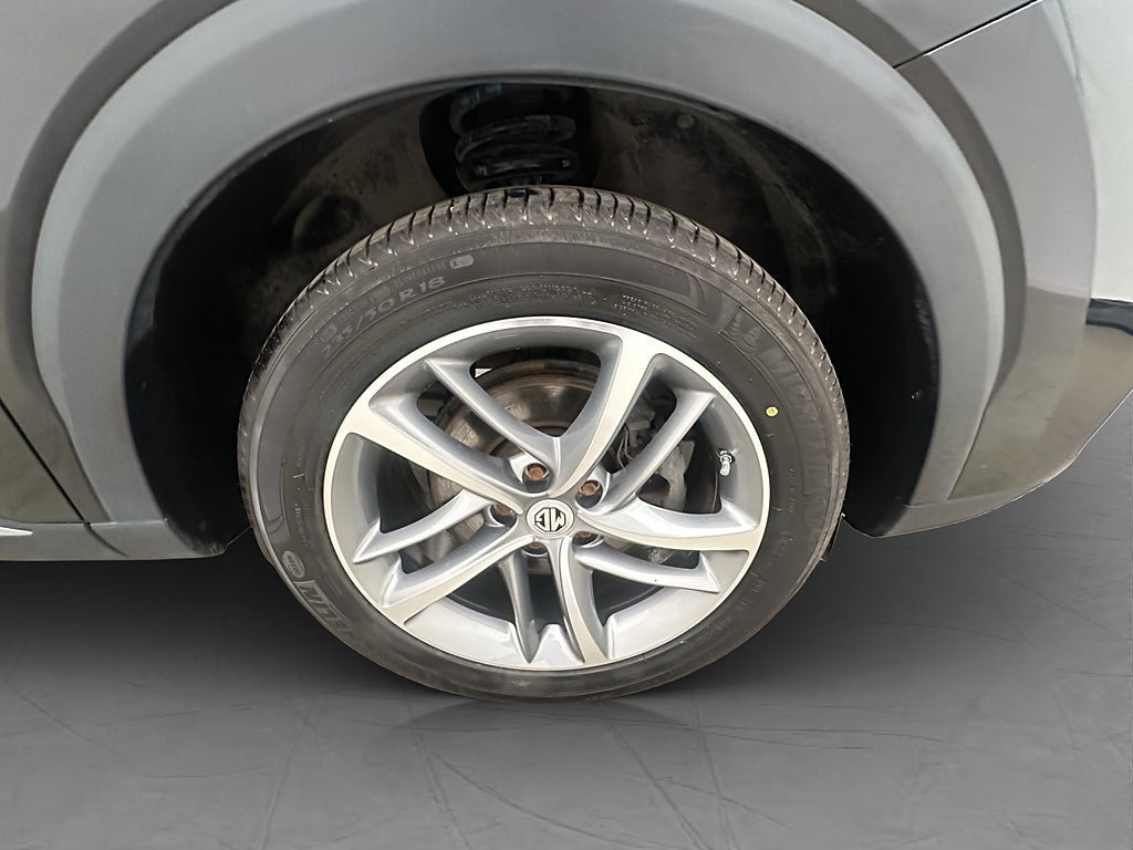 Vehicle Image 32
