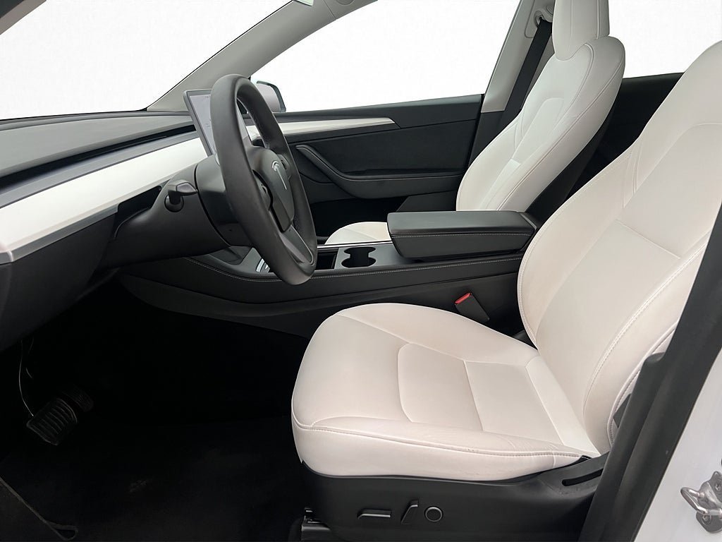 Vehicle Image 25
