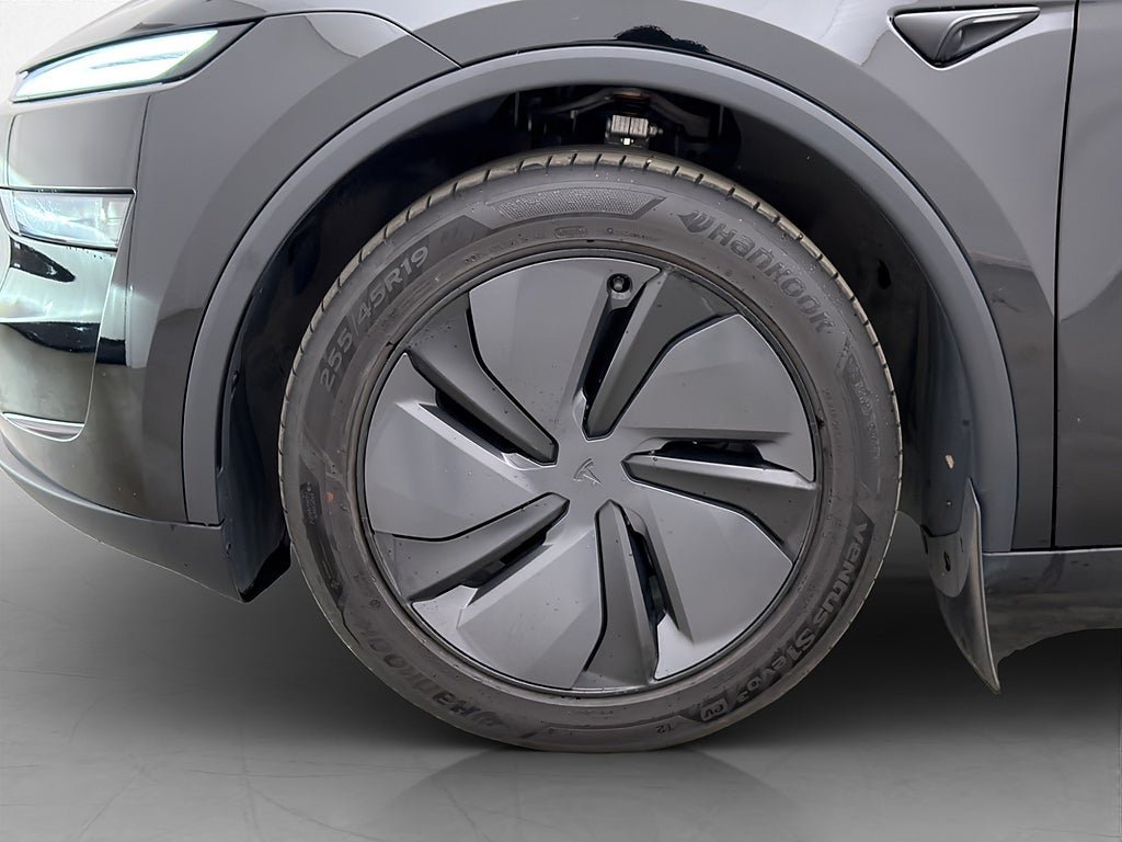 Vehicle Image 32