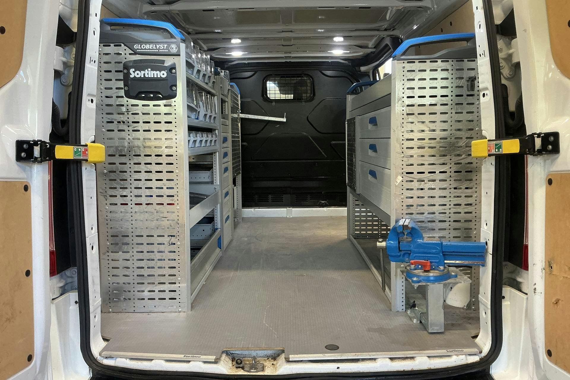 Vehicle Image 9