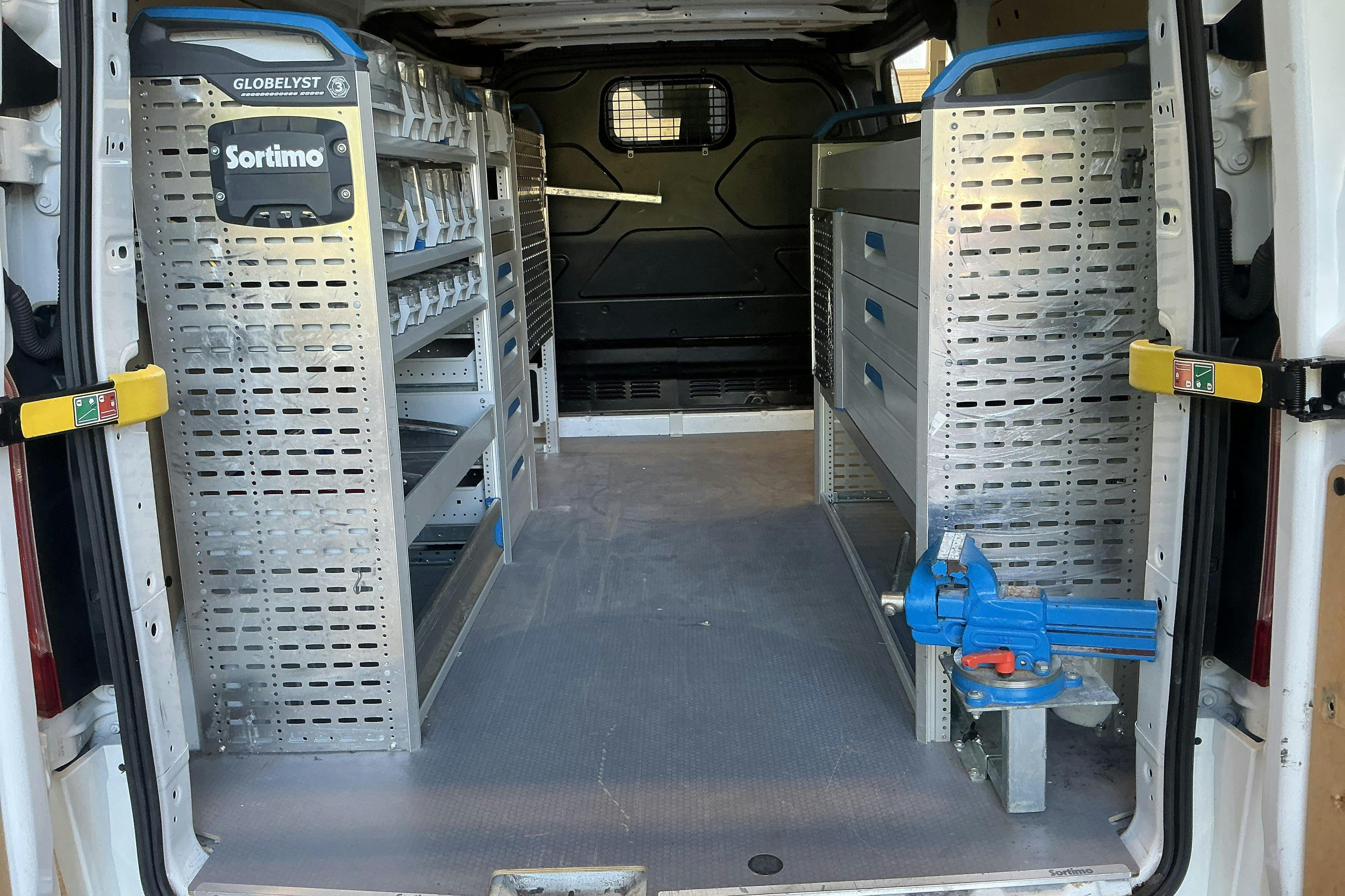 Vehicle Image 16