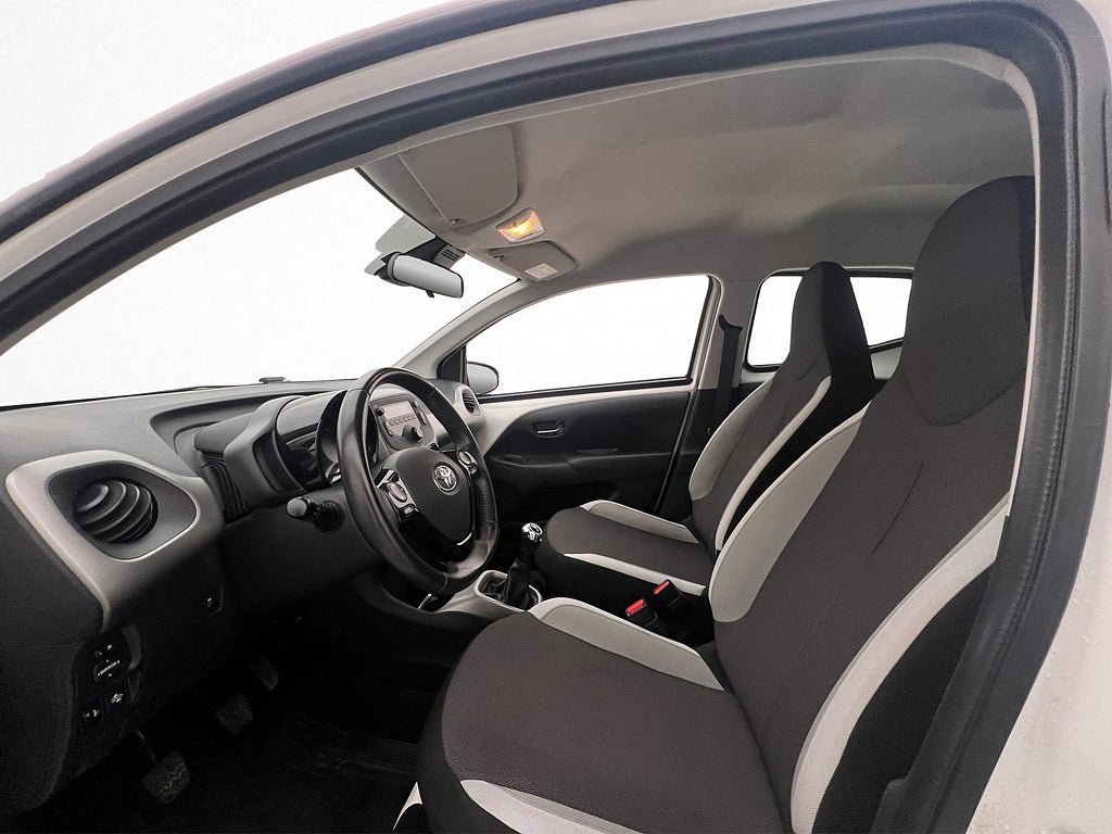 Vehicle Image 11