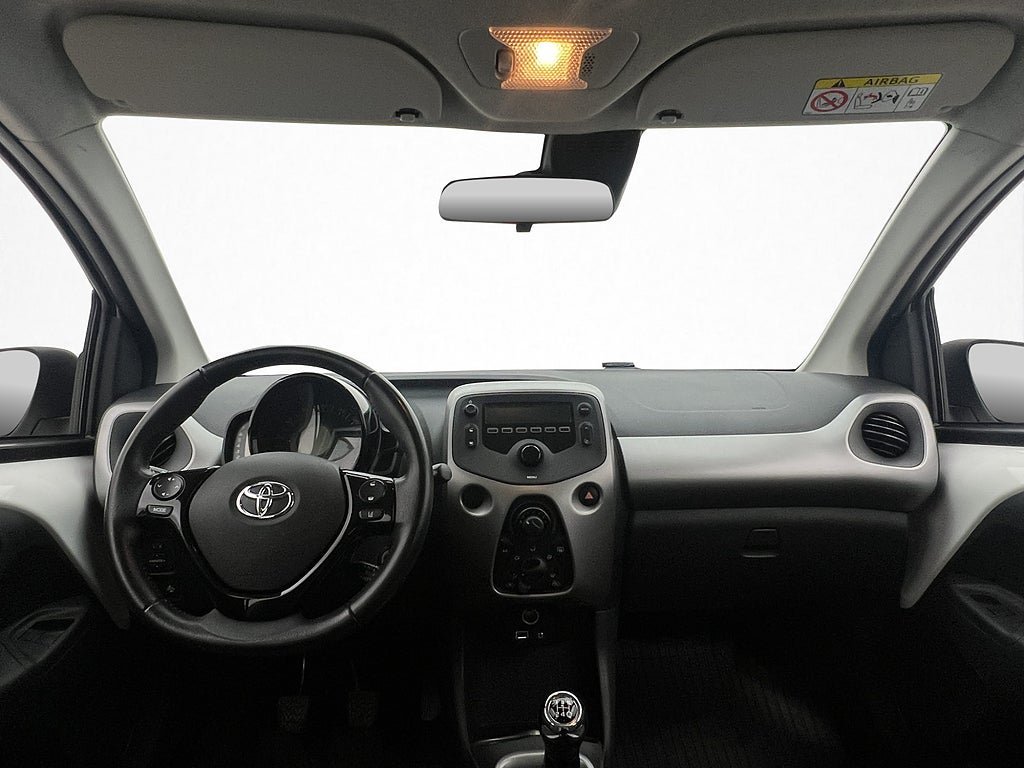 Vehicle Image 12