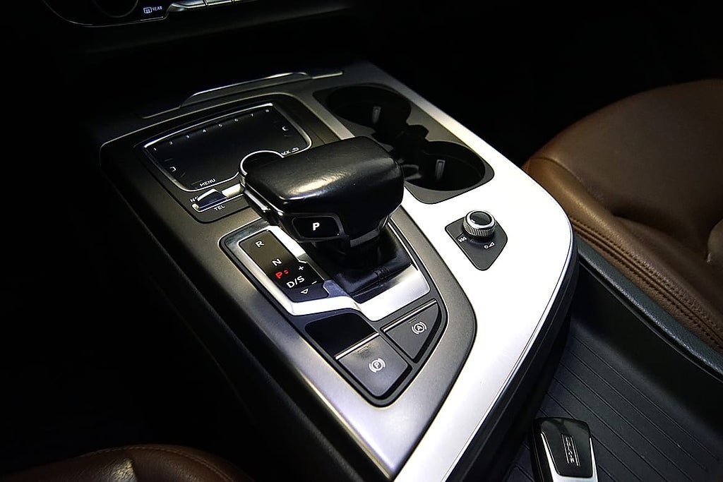 Vehicle Image 11