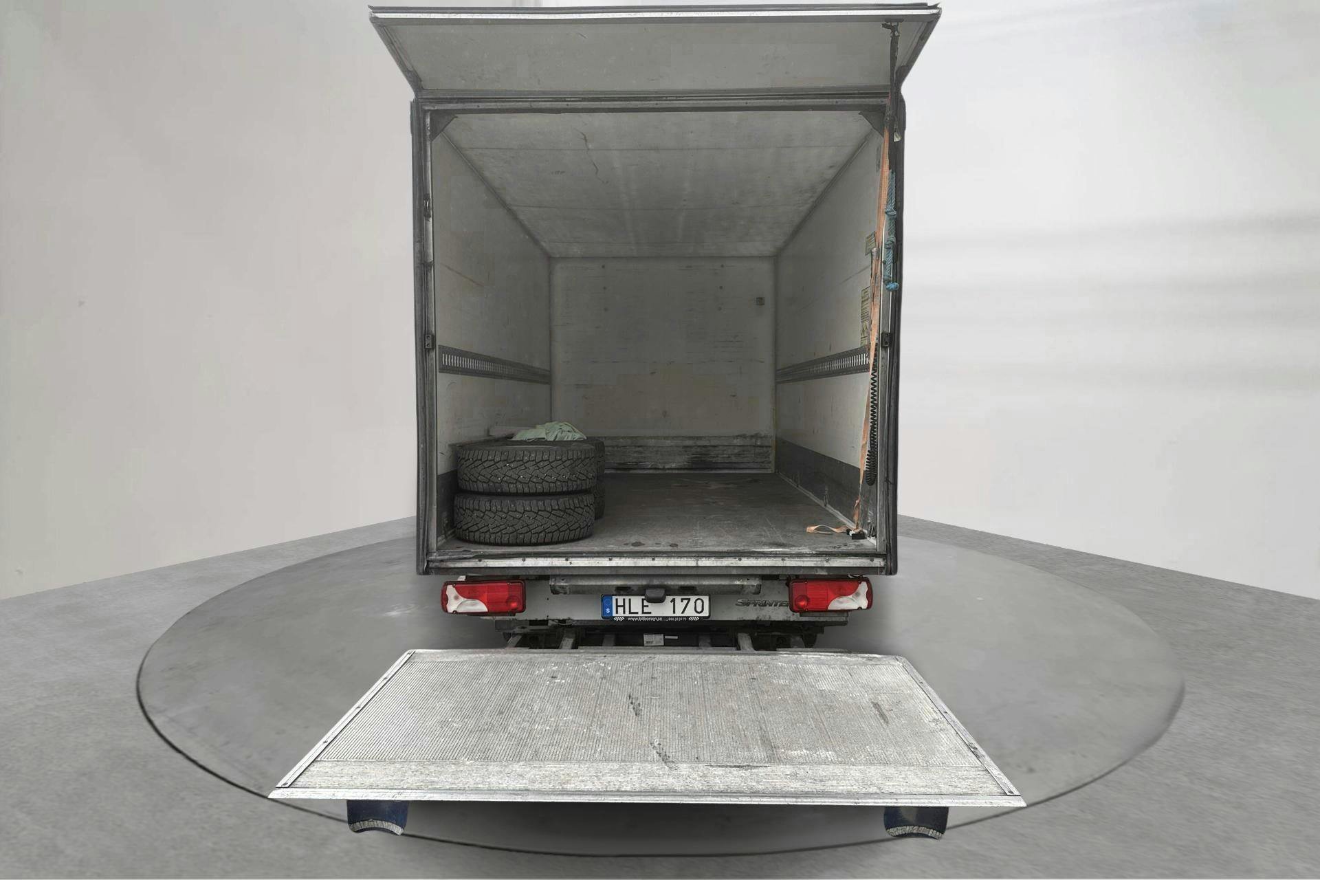 Vehicle Image 9
