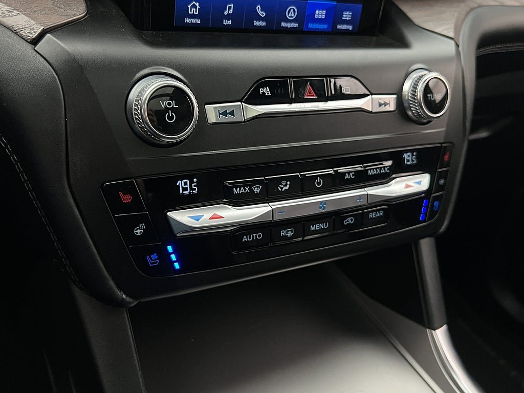 Vehicle Image 25