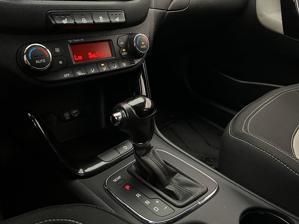 Vehicle Image 16