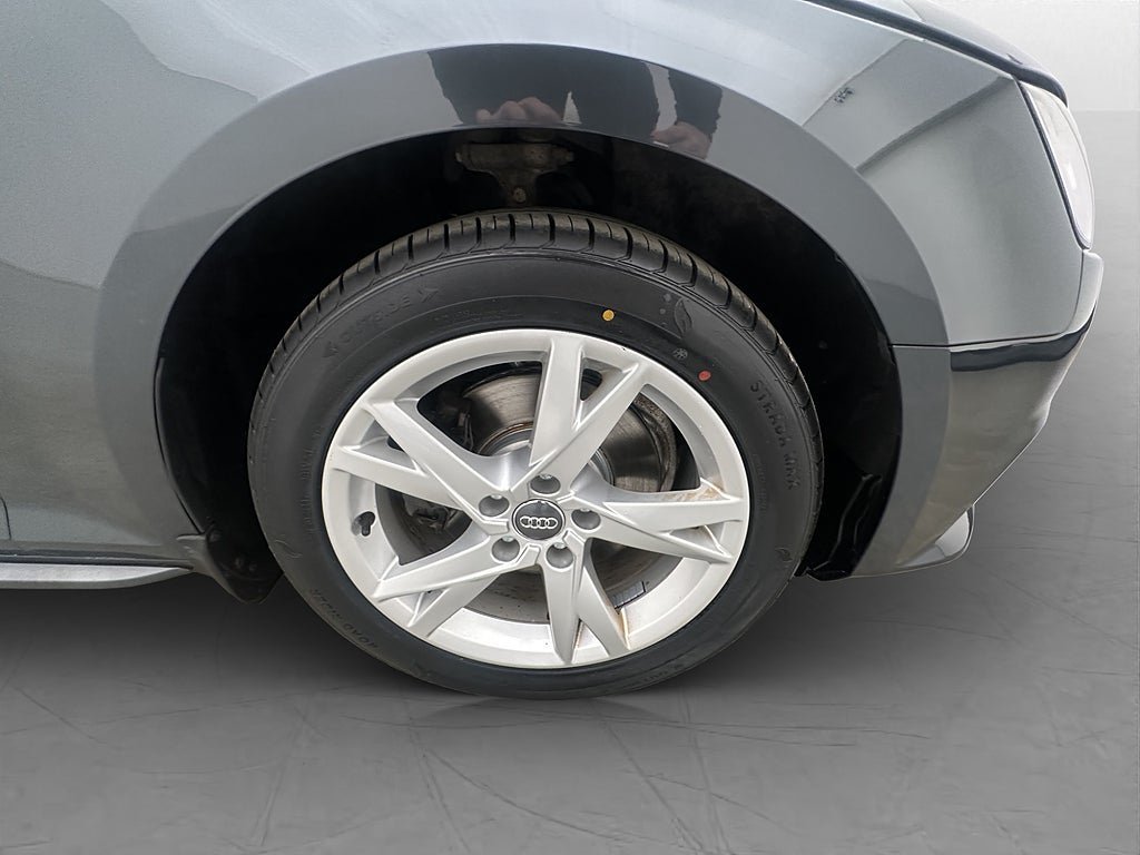 Vehicle Image 25