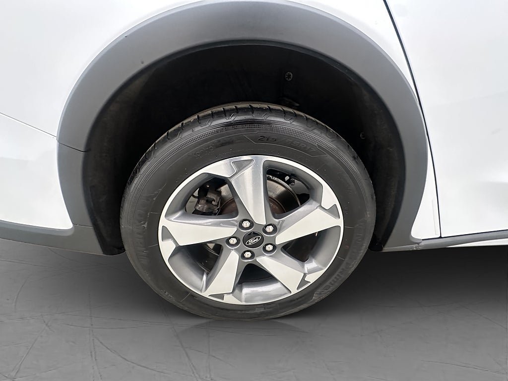 Vehicle Image 25