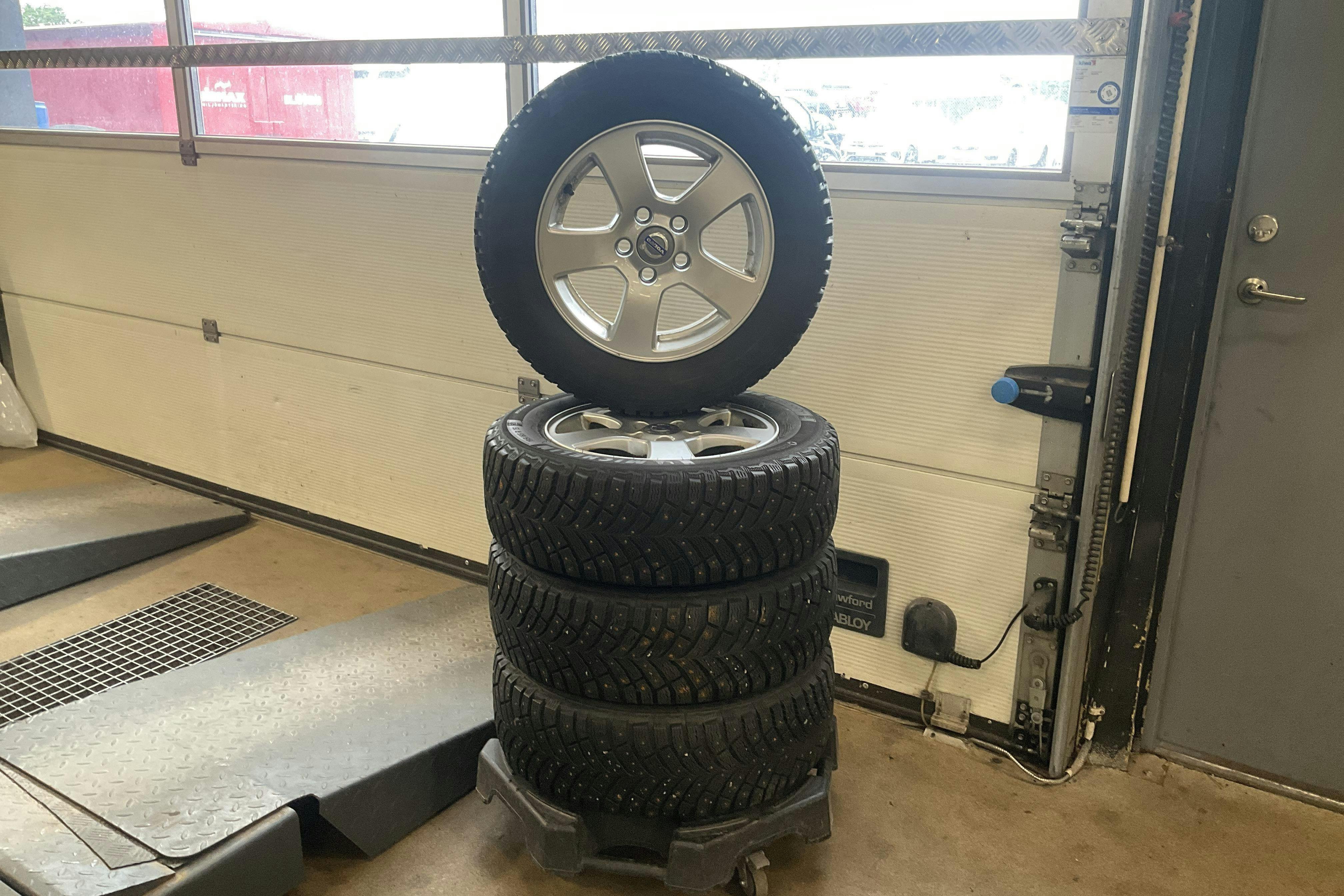 Vehicle Image 13