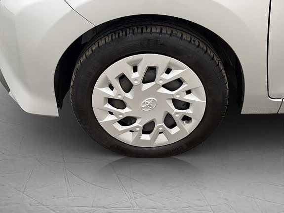 Vehicle Image 21