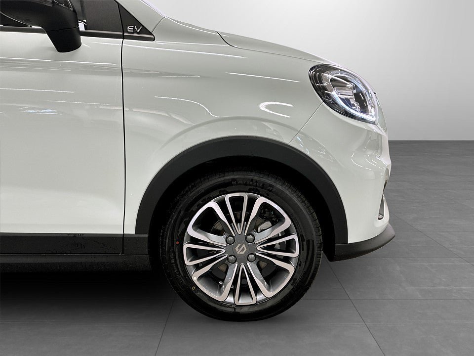 Vehicle Image 8