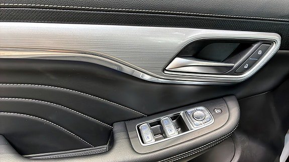 Vehicle Image 23