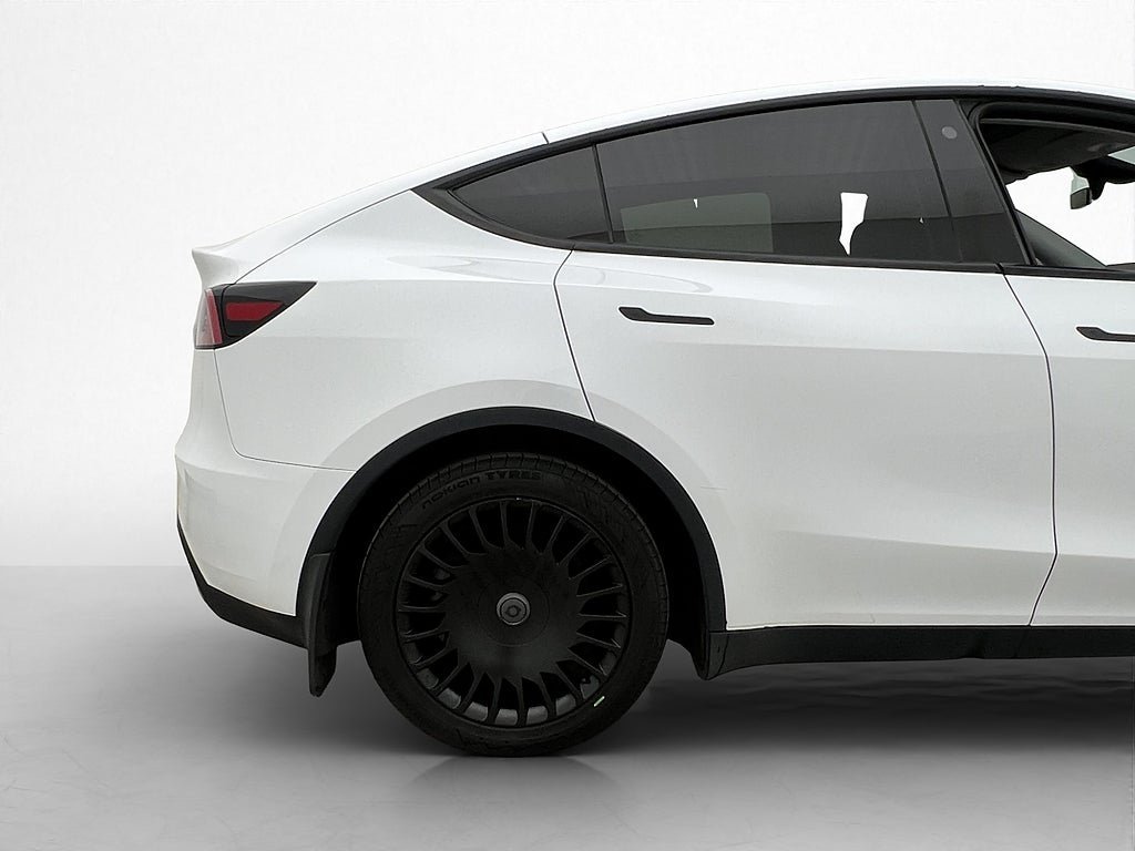 Vehicle Image 32