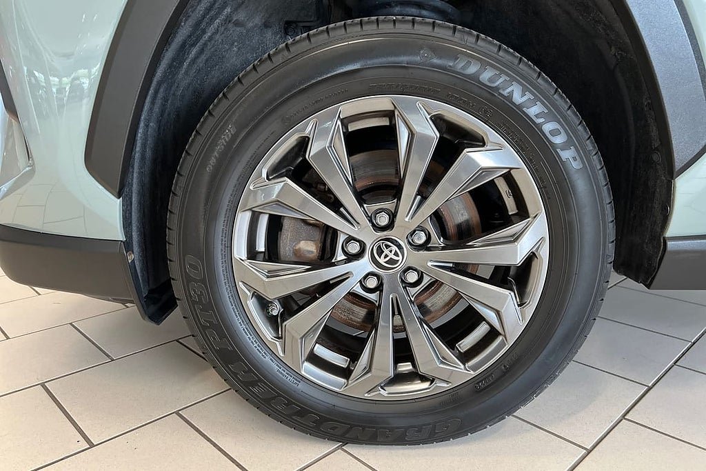 Vehicle Image 15
