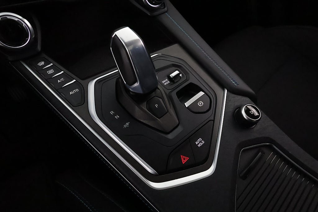 Vehicle Image 25