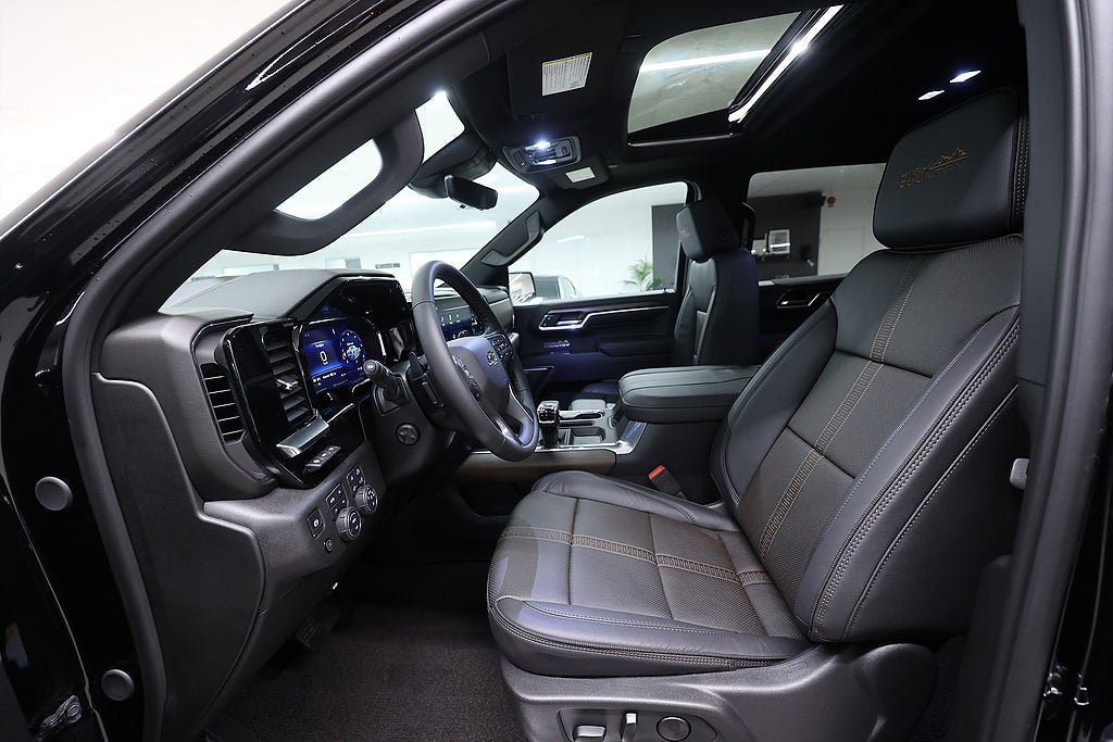 Vehicle Image 18