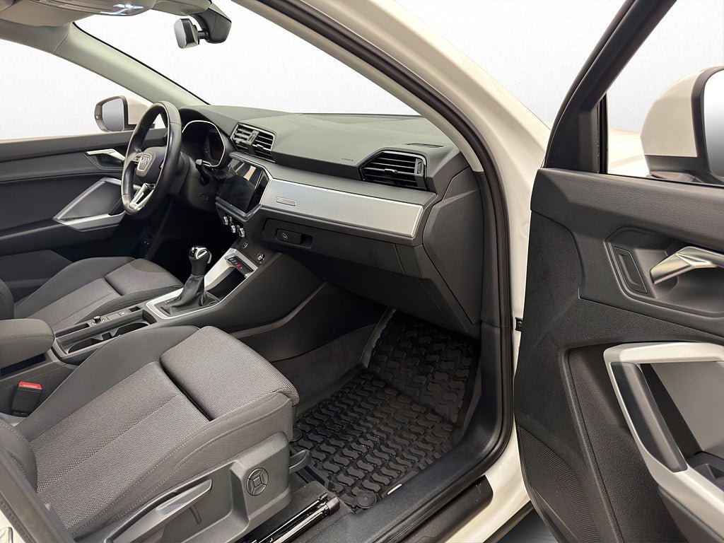 Vehicle Image 25