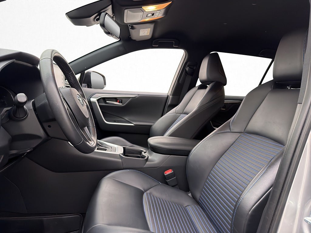 Vehicle Image 11