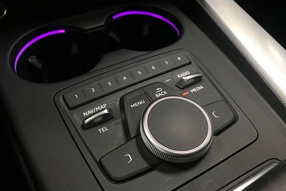 Vehicle Image 25