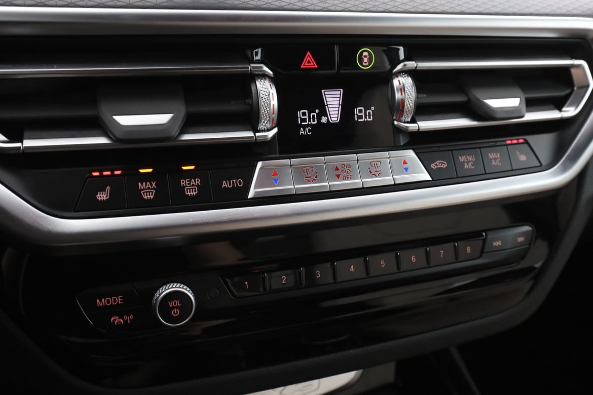 Vehicle Image 25