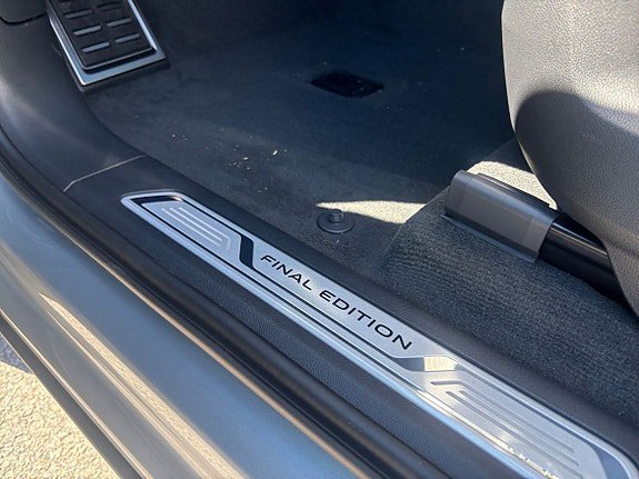 Vehicle Image 25