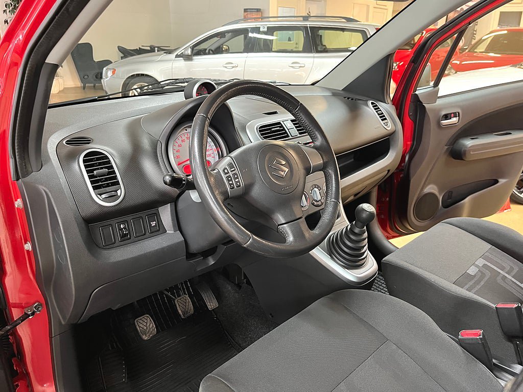 Vehicle Image 6