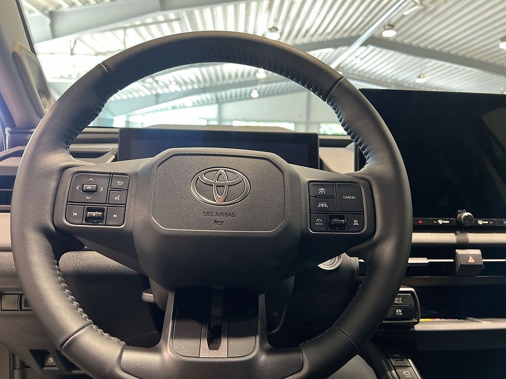 Vehicle Image 16