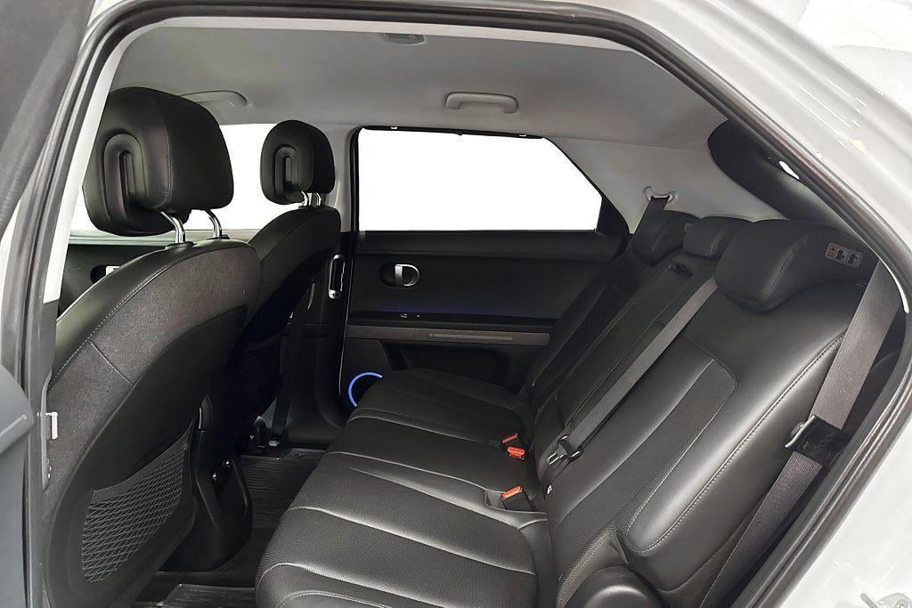 Vehicle Image 16