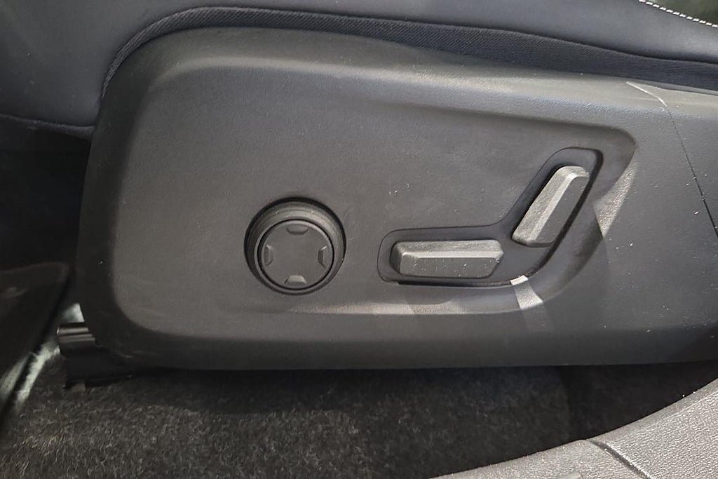 Vehicle Image 17