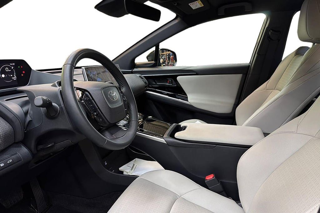 Vehicle Image 15