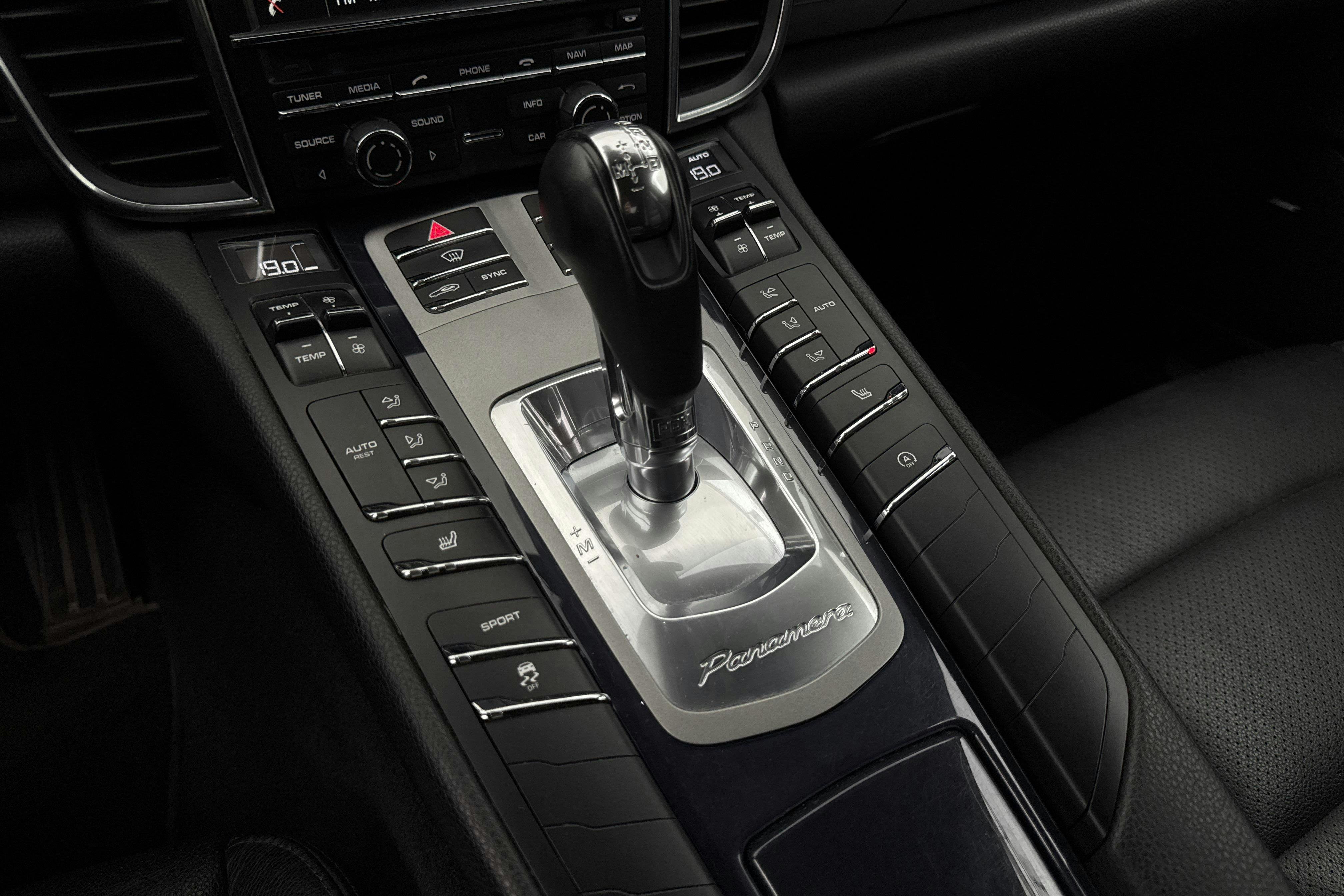 Vehicle Image 15