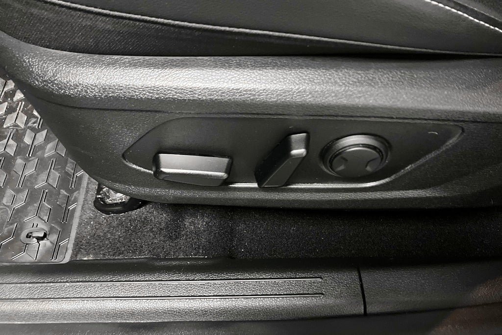 Vehicle Image 19