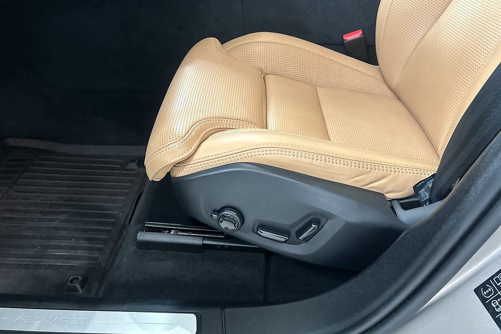 Vehicle Image 24