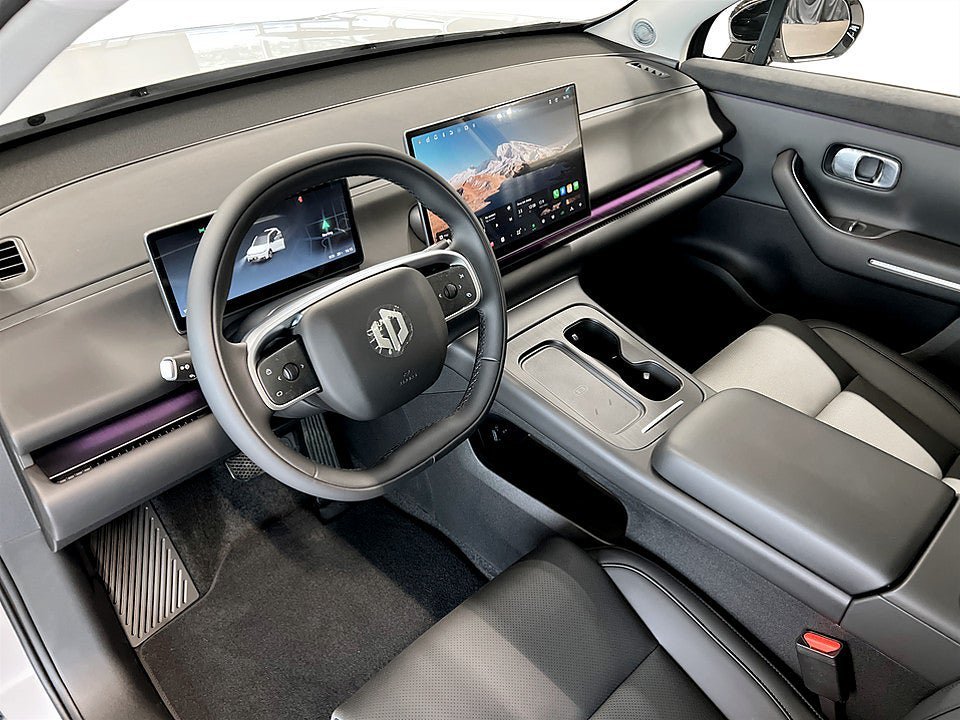 Vehicle Image 5