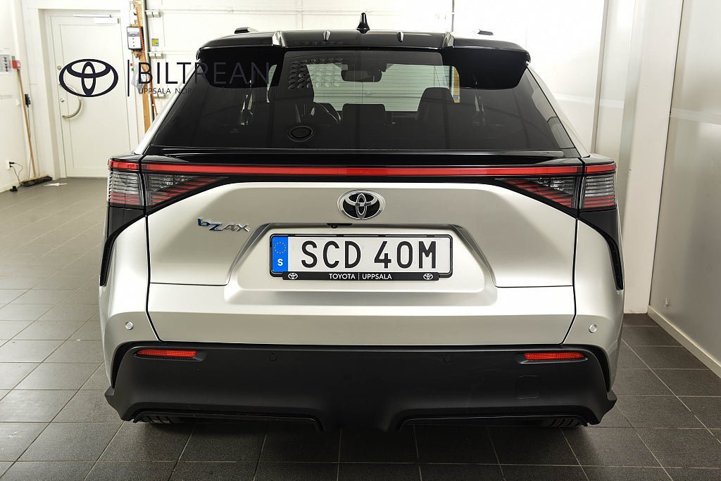 Vehicle Image 4