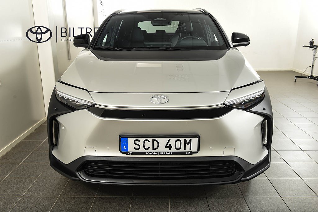 Vehicle Image 5