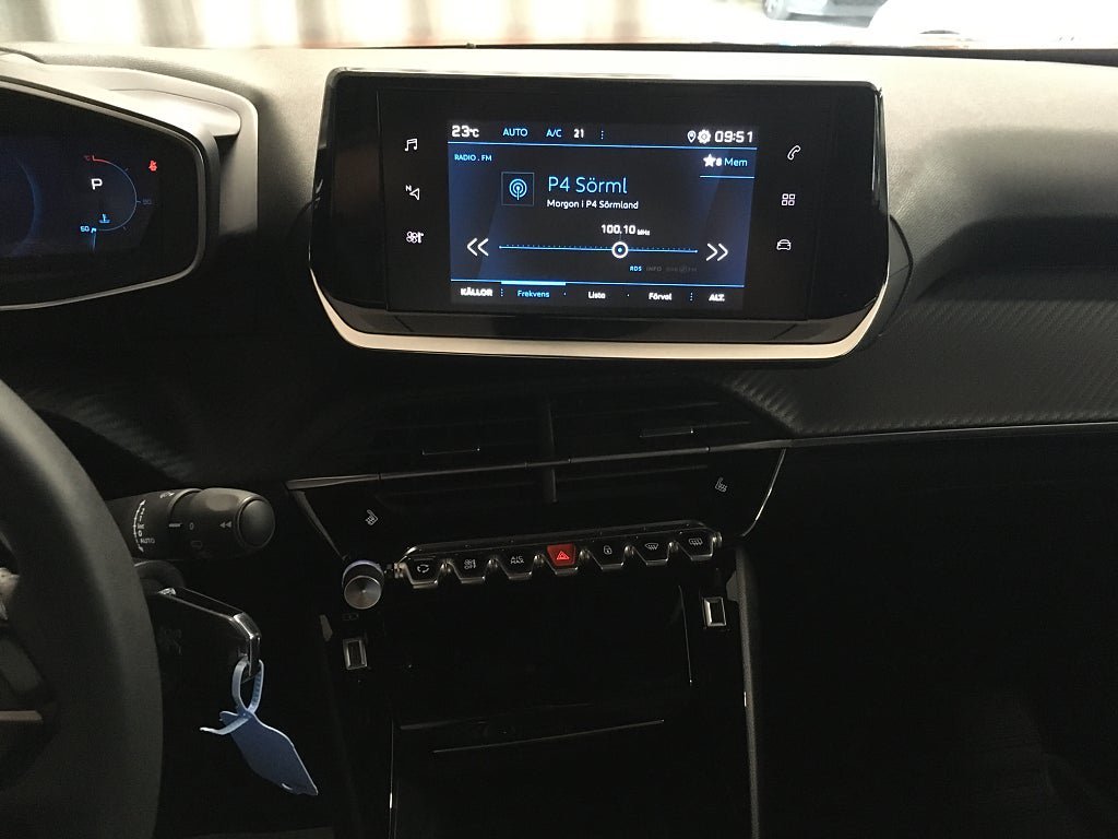Vehicle Image 12
