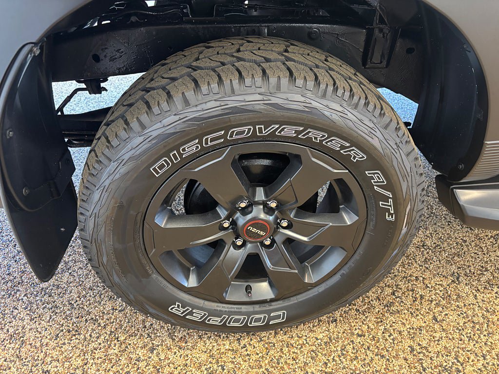 Vehicle Image 6