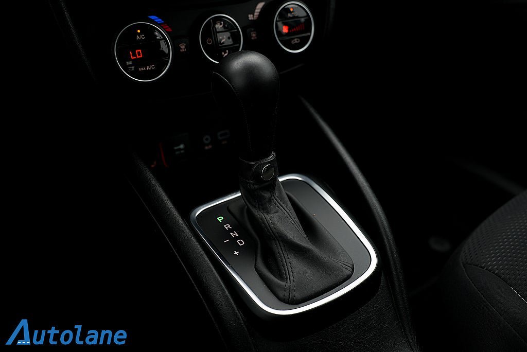 Vehicle Image 25