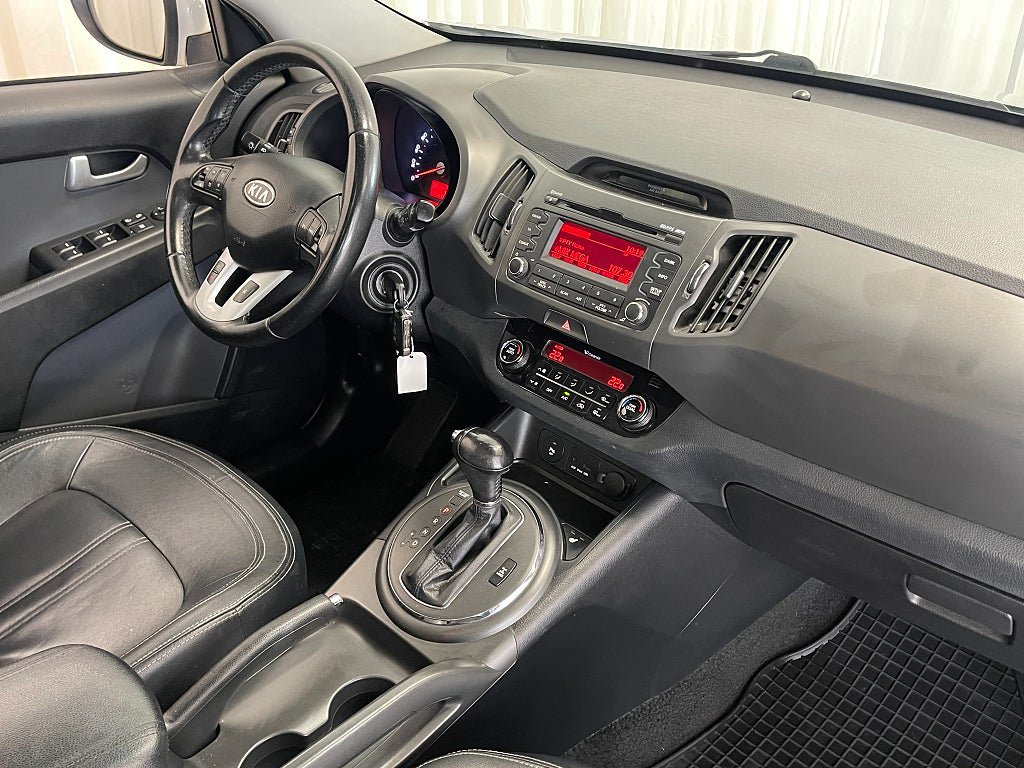 Vehicle Image 9