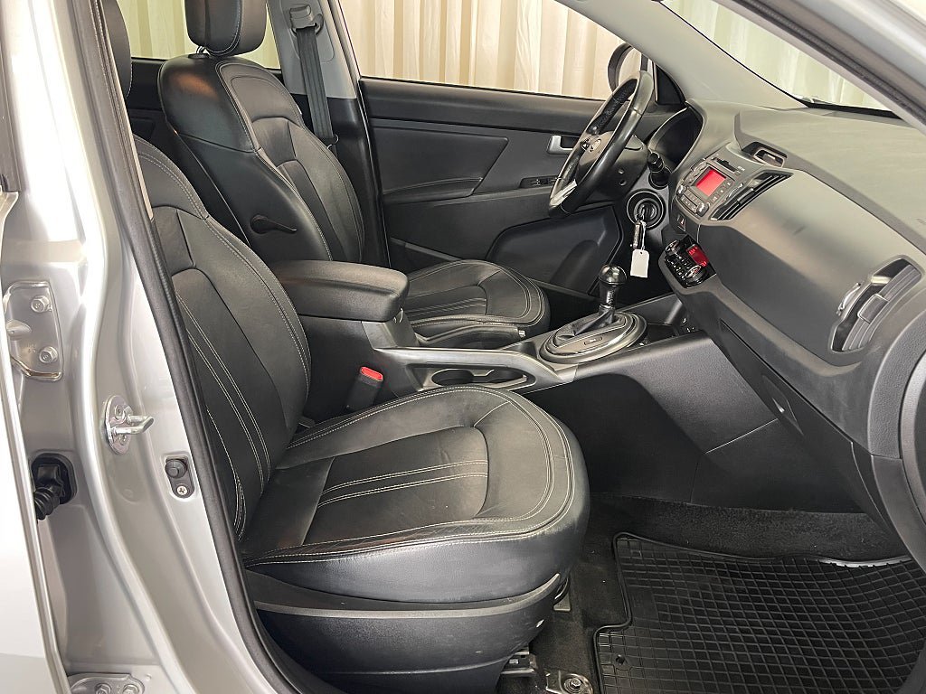 Vehicle Image 10