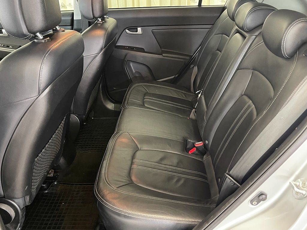 Vehicle Image 12