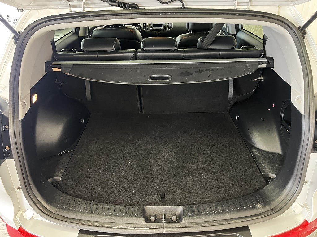 Vehicle Image 16