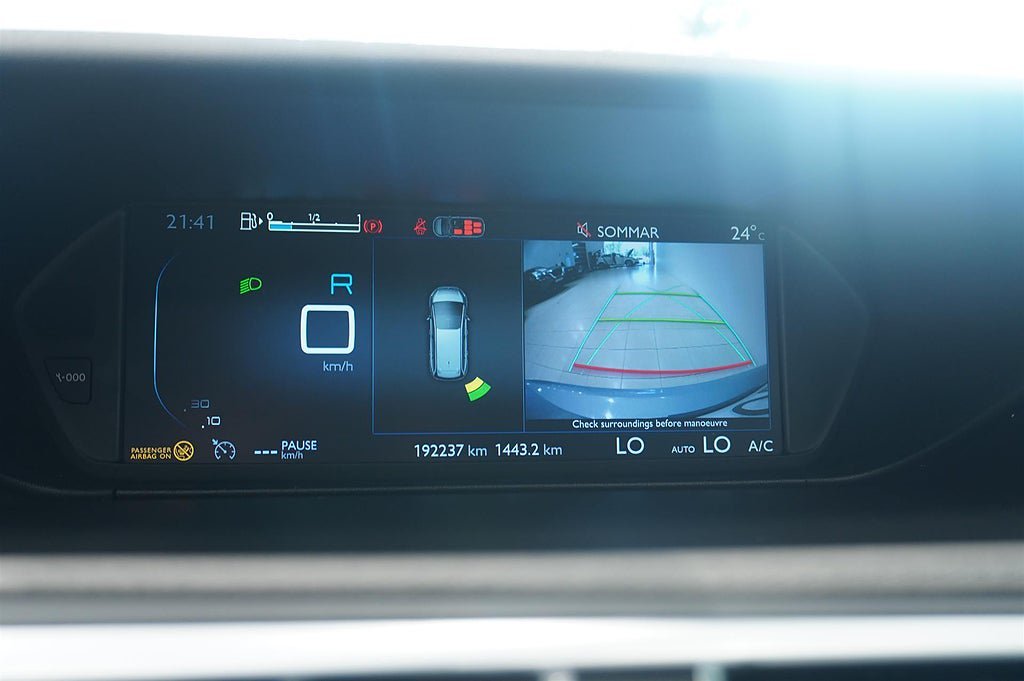 Vehicle Image 9
