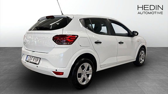 Vehicle Image 5